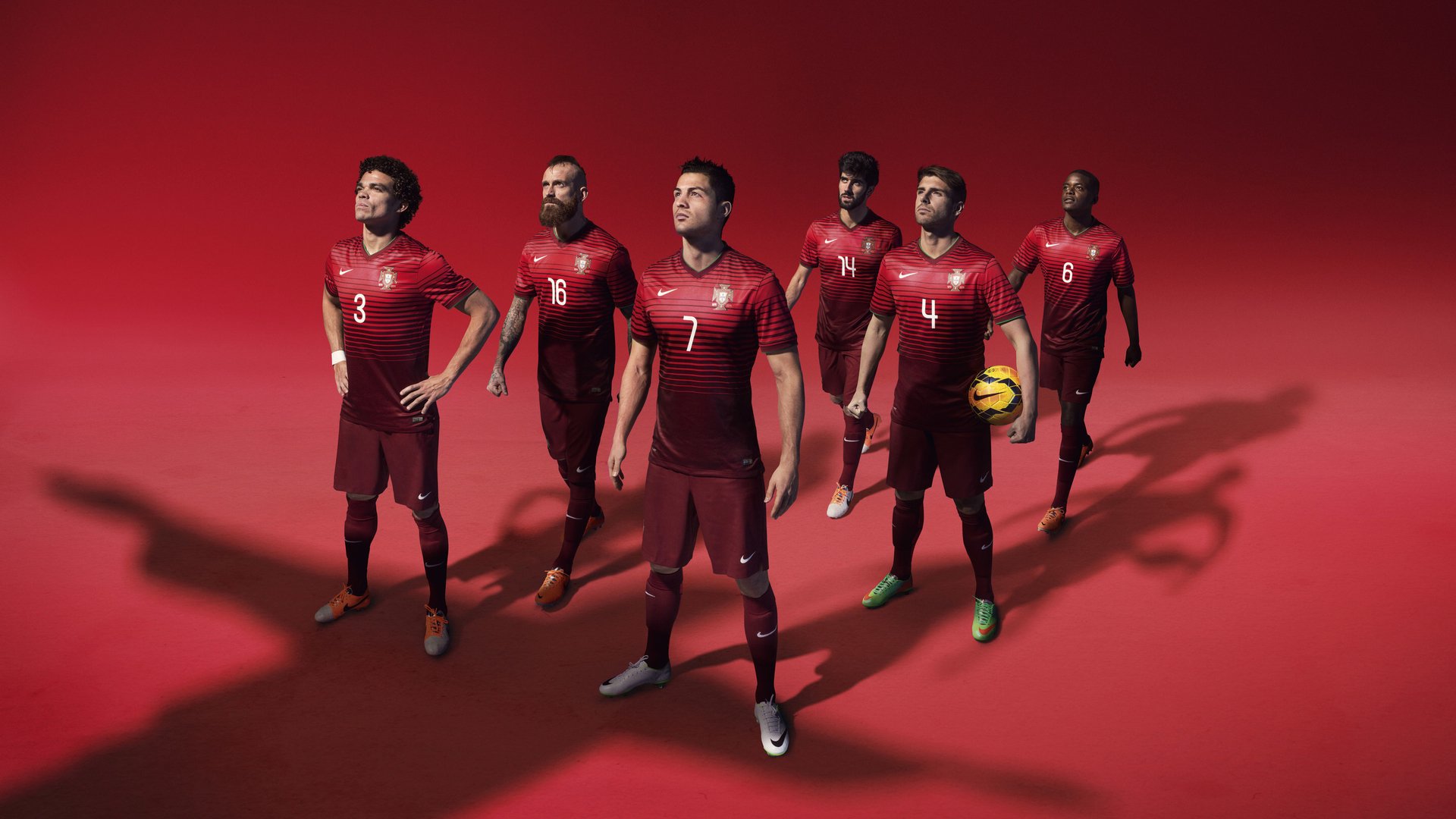 欧冠八强首回合：多特3比3那不勒斯 七球对攻战上演“互爆防线之夜”